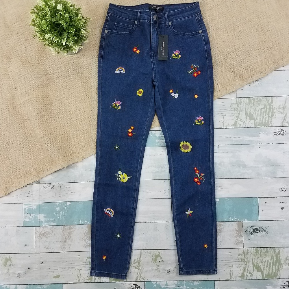 Romeo & Juliet Couture Embroidered Slim Ankle Jean - Picture 2 of 8
